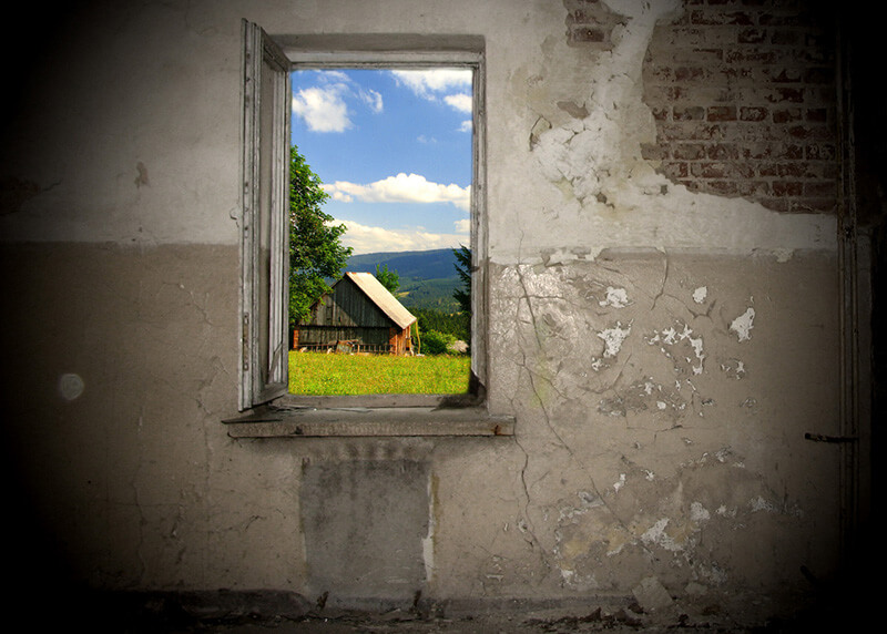 Eine Wand die schimmelt mit Aussicht